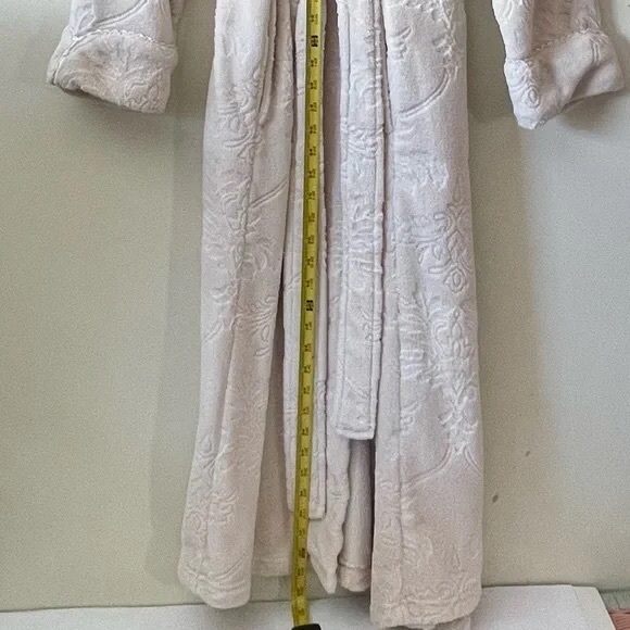Stan Herman super-soft textured cream-colored robe EUC - Picture 9 of 12